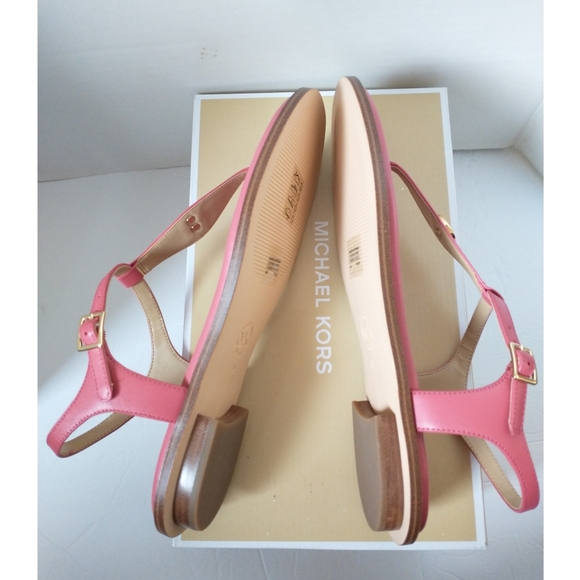 New! MICHAEL KORS Mallory MK Logo Leather Thong T-Strap Sandals Light Berry - Picture 5 of 5